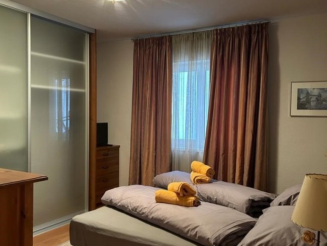 Schlafzimmer mit Doppelbett